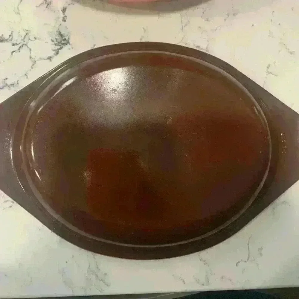 Pyrex Vintage serving bowl with Lid